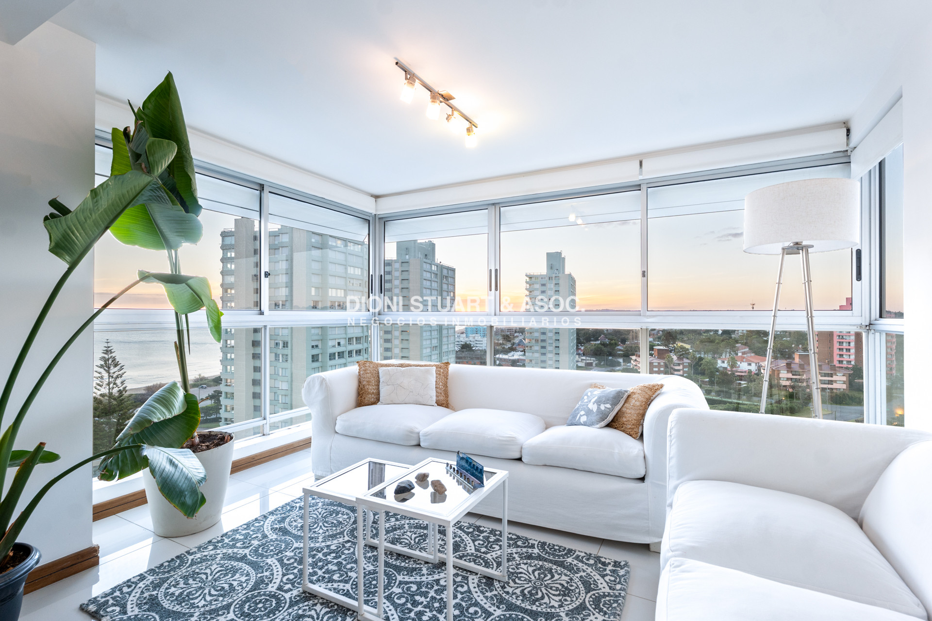 Apartamento ID.1033 - APARTAMENTO EN VENTA RECICLADO FRENTE AL MAR - 3 DORMITORIOS + DEPENDENCIA - TORRE JEFFERSON - COMPLEJO LINCOLN CENTER