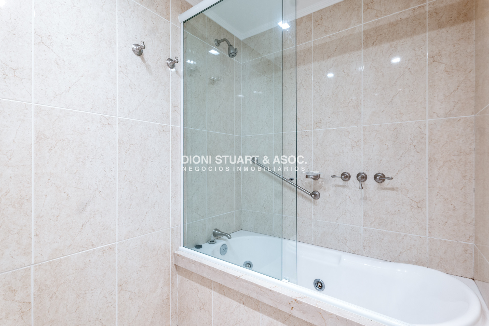 Apartamento ID.902 - DEPARTAMENTO EN VENTA EN LE JARDIN - ESQUINERO - 3 DORMITORIOS EN SUITE