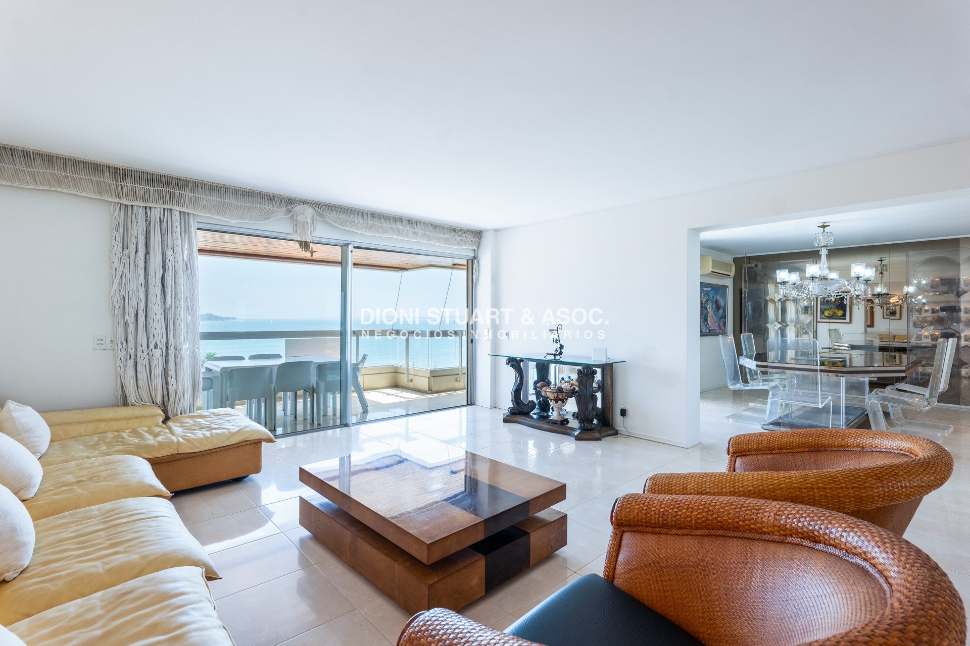 Apartamento ID.921 - DEPARTAMENTO EN ALQUILER ANUAL O DE TEMPORADA - 4 DORMITORIOS Y DEPENDENCIA - CON PARRILLERO - EDIFICIO EL TORREON - PLAYA MANSA