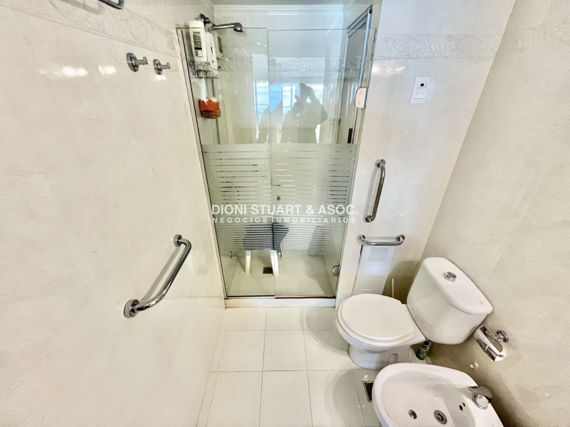 Apartamento ID.215 - APARTAMENTO EN ALQUILER 3 DORMITORIOS FRENTE AL MAR PLAYA MANSA - COMPLEJO LINCOLN CENTER