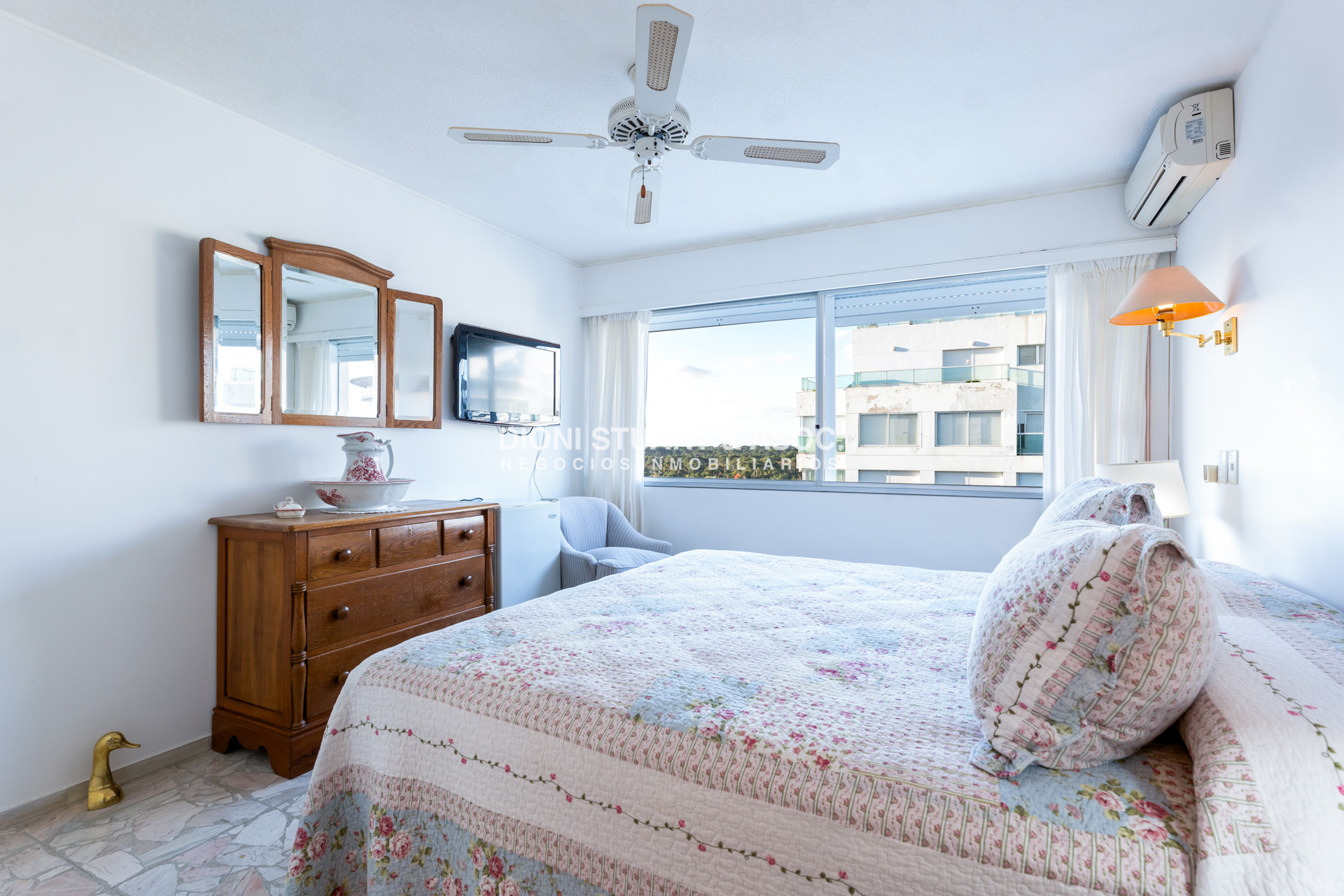 Apartamento ID.978 - APARTAMENTO EN VENTA EN EDIFICIO IMARANGATU - 3 DORM + DEP. CON PARRILLERO