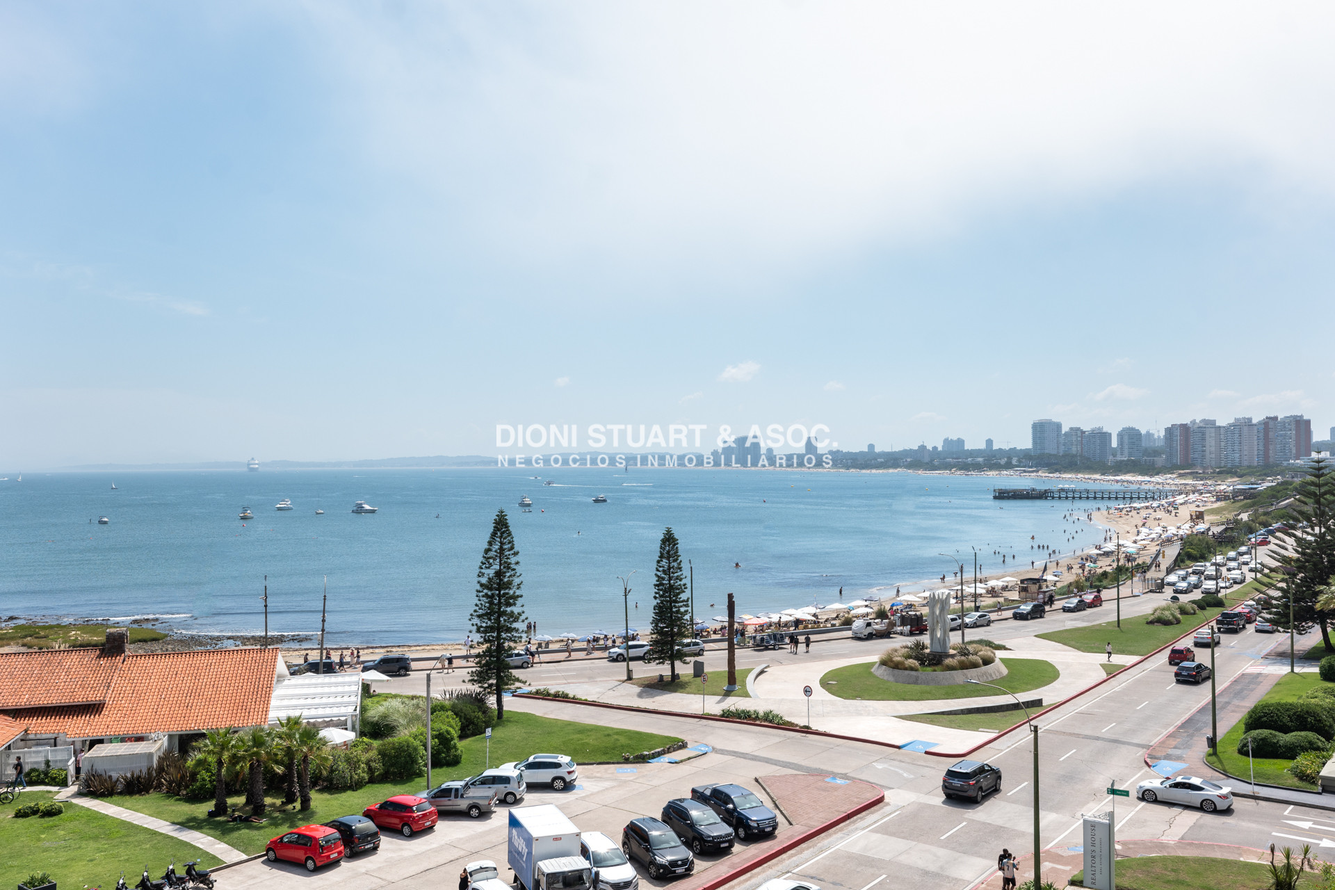 Apartamento ID.921 - DEPARTAMENTO EN ALQUILER ANUAL O DE TEMPORADA - 4 DORMITORIOS Y DEPENDENCIA - CON PARRILLERO - EDIFICIO EL TORREON - PLAYA MANSA