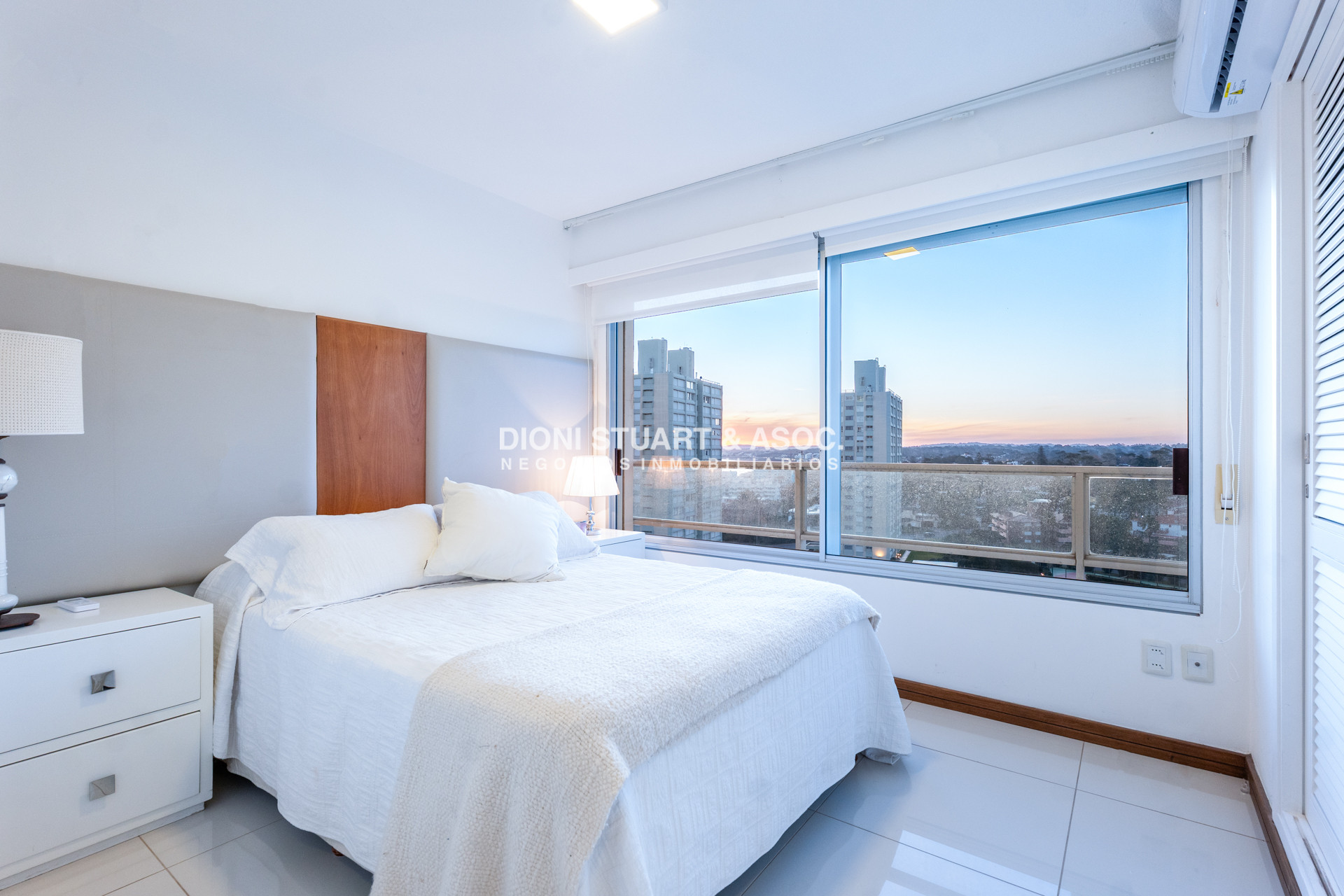 Apartamento ID.1033 - APARTAMENTO EN VENTA RECICLADO FRENTE AL MAR - 3 DORMITORIOS + DEPENDENCIA - TORRE JEFFERSON - COMPLEJO LINCOLN CENTER