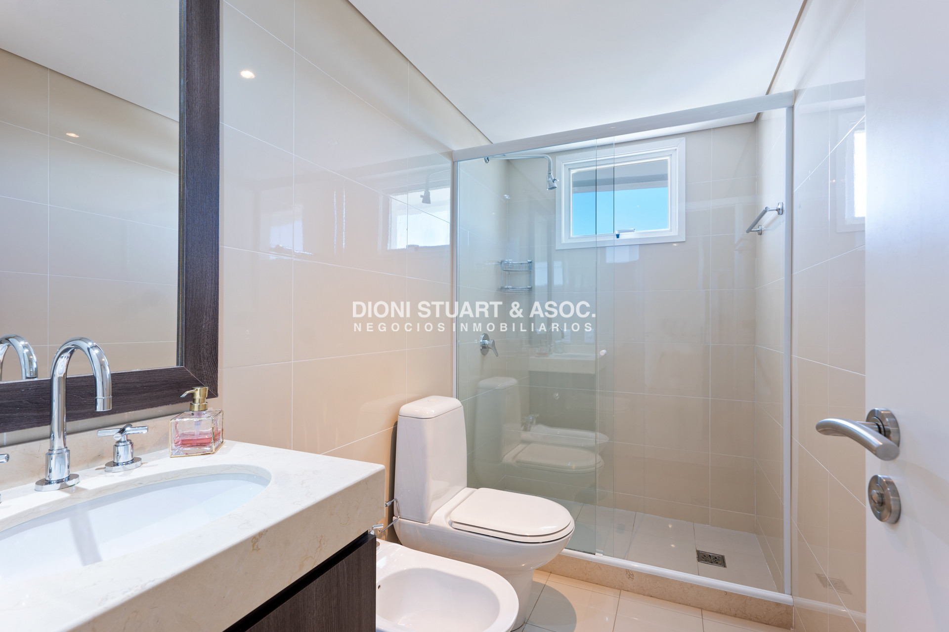 Apartamento ID.651 - Edificio Aquarela  - 2 Dormitorios en Suite + Dependencia