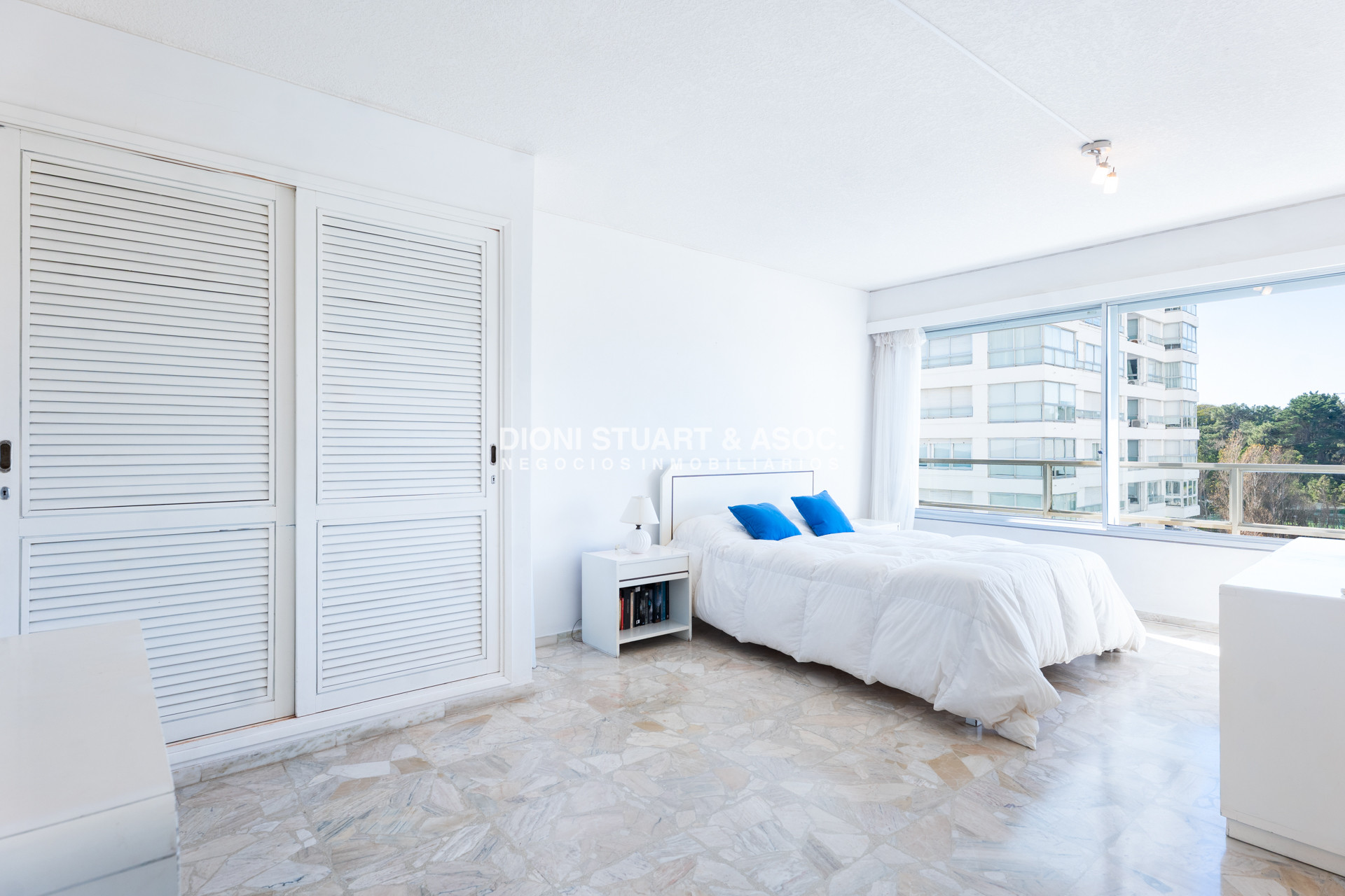 Apartamento ID.965 - APARTAMENTO EN VENTA FRENTE AL MAR PLAYA MANSA DE 2 DORMITORIOS Y MEDIO TODOS LOS AMENITIES - LINCOLN CENTER TORRE WASHINGTON