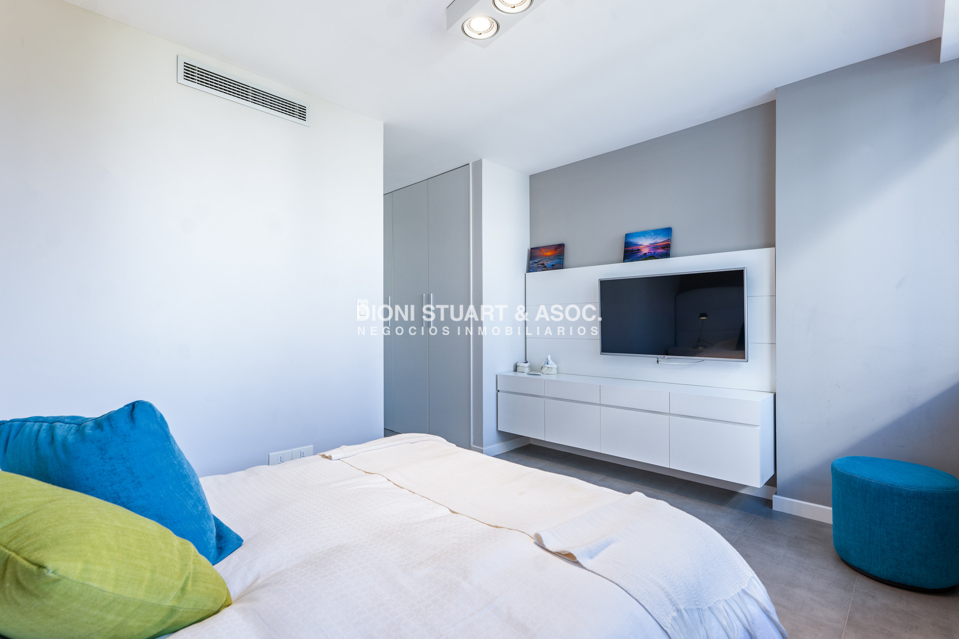 Apartamento ID.1017 - APARTAMENTO EN VENTA - PLAYA MANSA - LUMIERE - ESQUIENRO - 3 DORM + DEP. SERV
