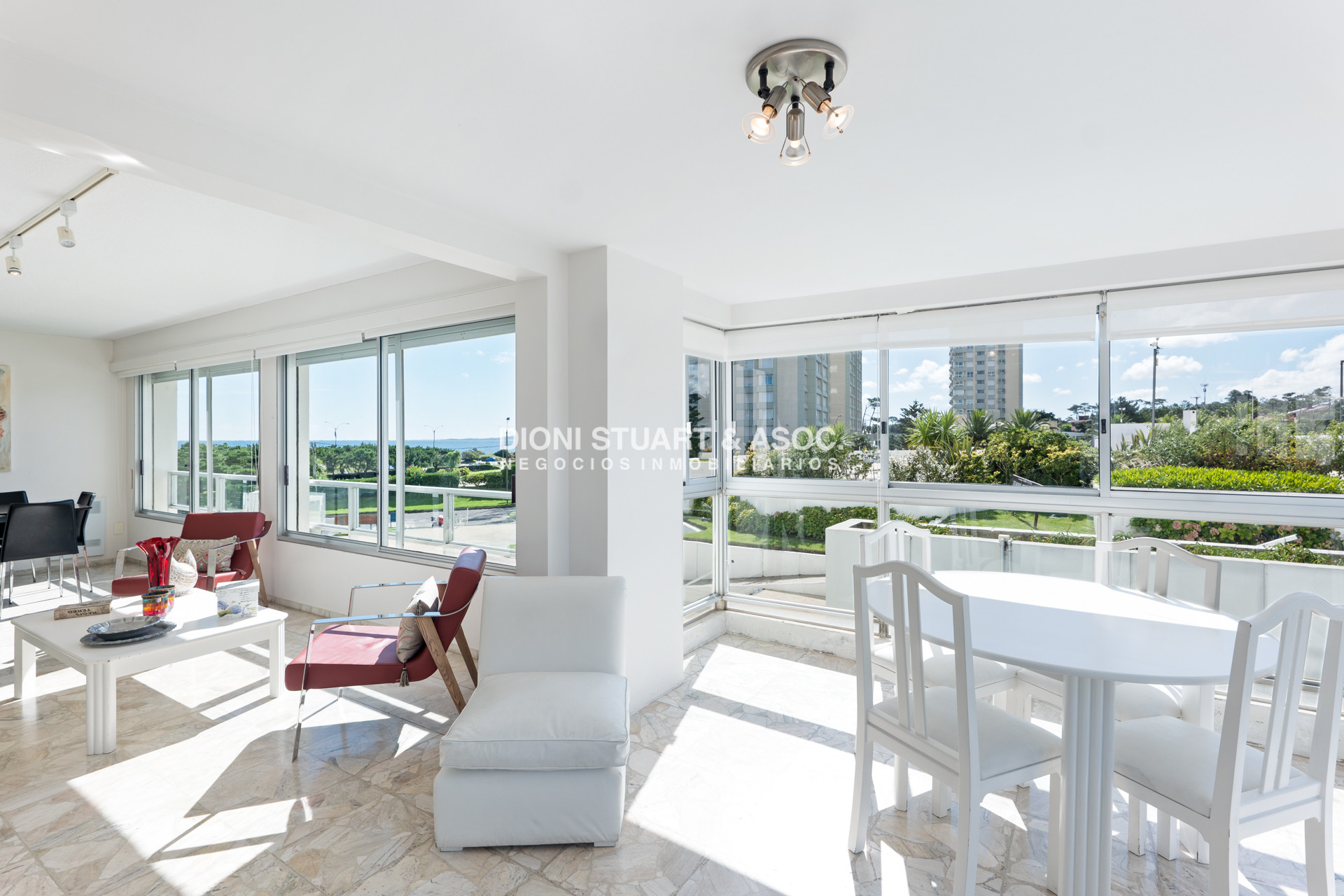 Apartamento ID.407 - Oportunidad - Apartamento en Venta - Primera Linea Mansa - 2 Dormitorios y Medio - Reciclado - Complejo Lincoln Center