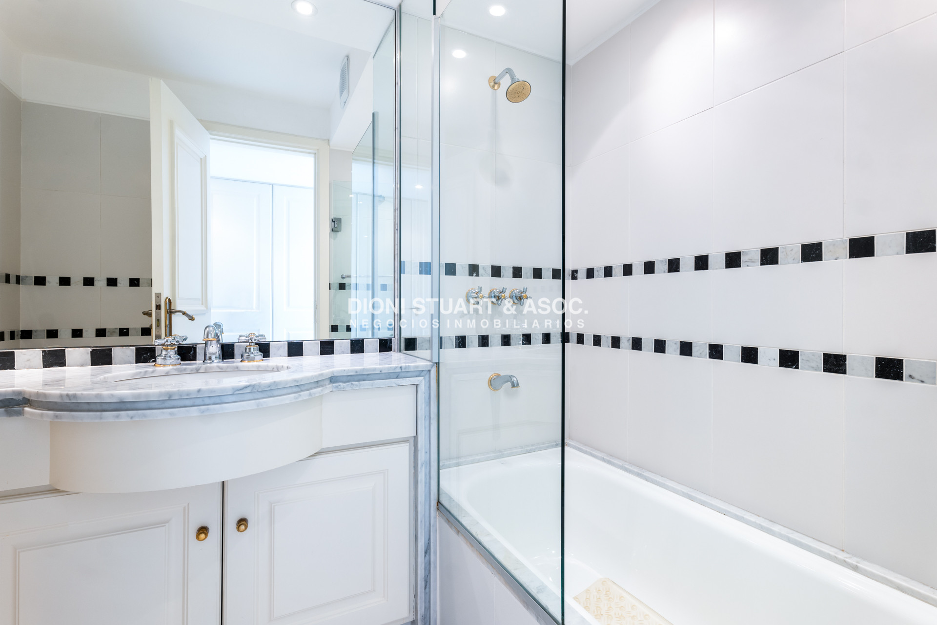 Apartamento ID.760 - DEPARTAMENTO EN VENTA EN PLAYA BRAVA PRIMER LINEA 4 DORMITORIOS EN SUITE - EDIF. AGUAS AZULES