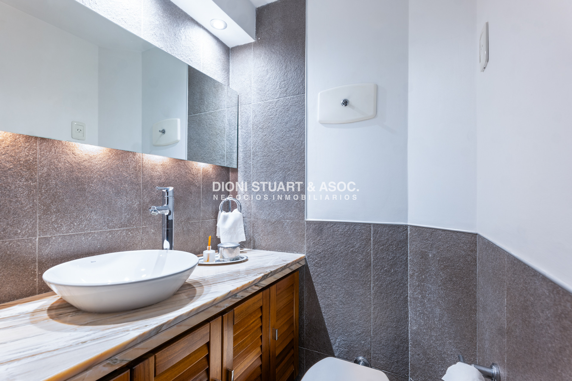 Apartamento ID.1005 - ROOSEVELT CENTER ESQUINERO RECICLADO - 3 DORMITORIOS Y DEP.