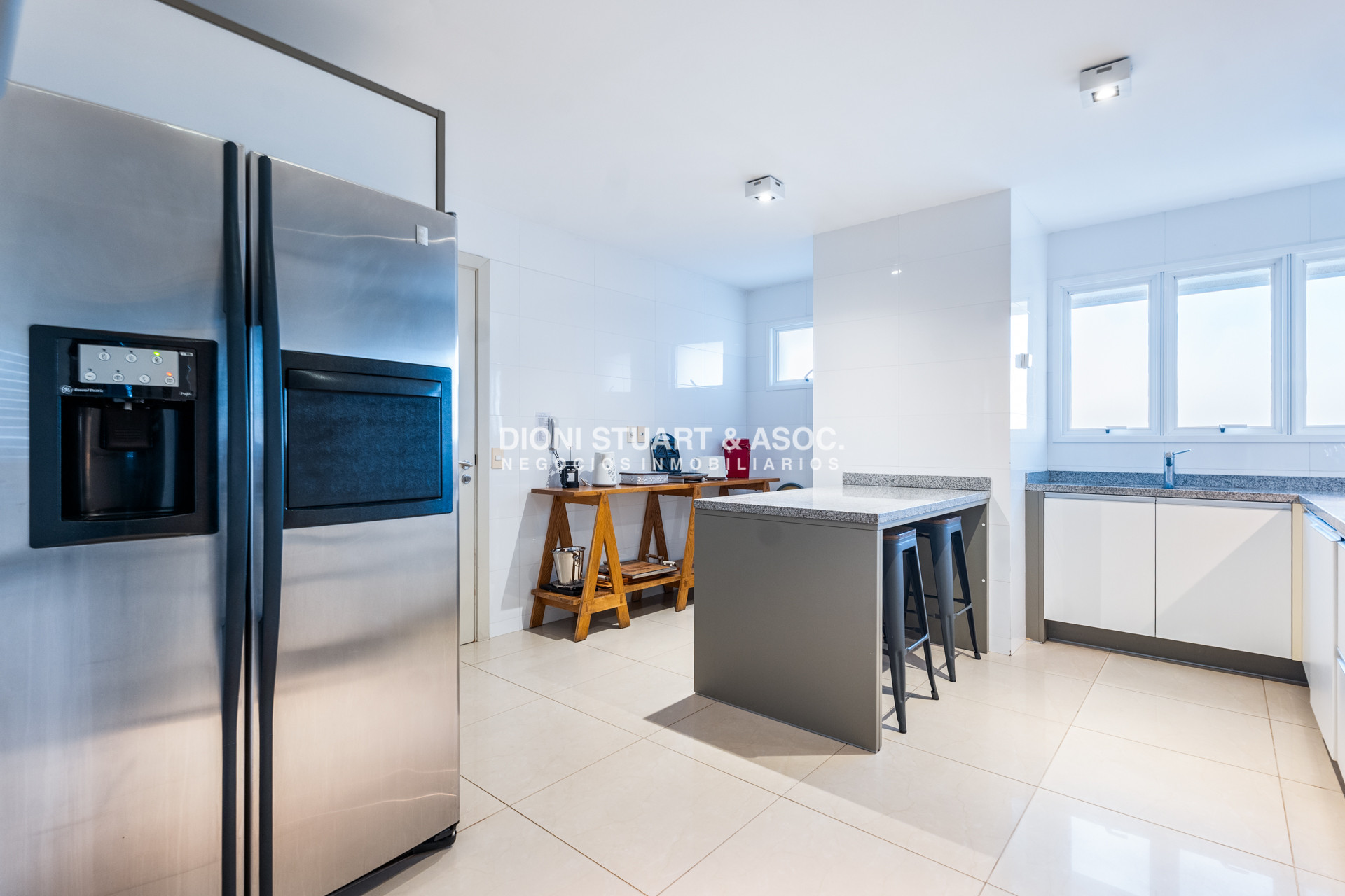 Apartamento ID.910 - DEPARTAMENTO DUPLEX EN AQUARELA - PLAYA MANSA - 4 DORM EN SUITE + DEPENDENCIA