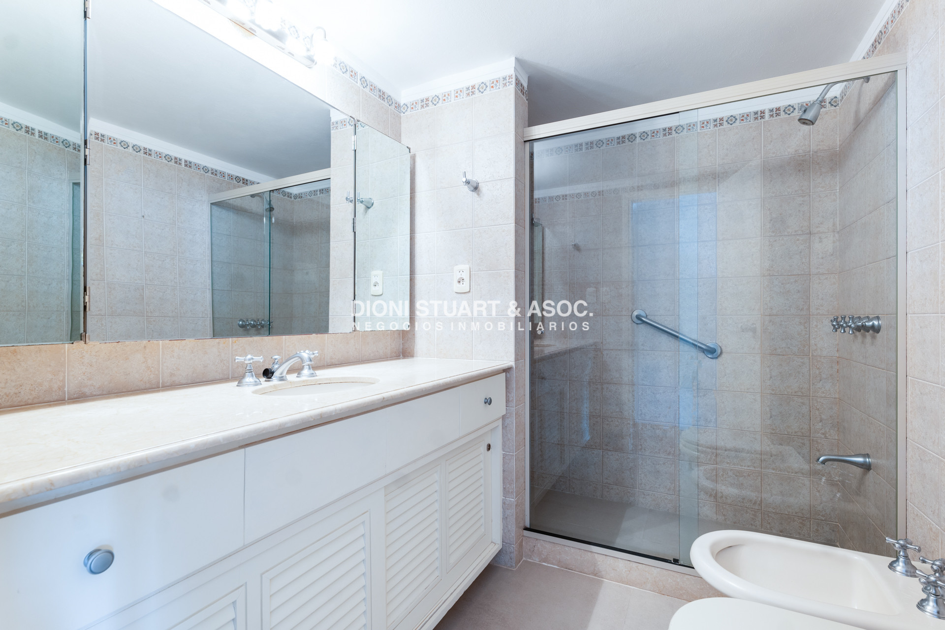 Apartamento ID.973 - ALQUILER INVERNAL APARTAMENTO DE 3 DORMITORIOS FRENTE AL MAR TODOS LOS AMENITIES COMPLEJO LINCOLN CENTER