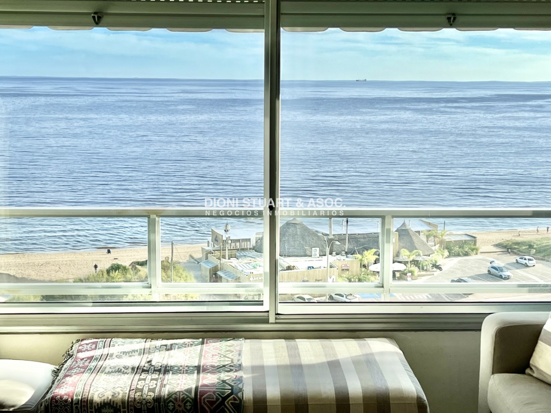Apartamento ID.215 - APARTAMENTO EN ALQUILER 3 DORMITORIOS FRENTE AL MAR PLAYA MANSA - COMPLEJO LINCOLN CENTER
