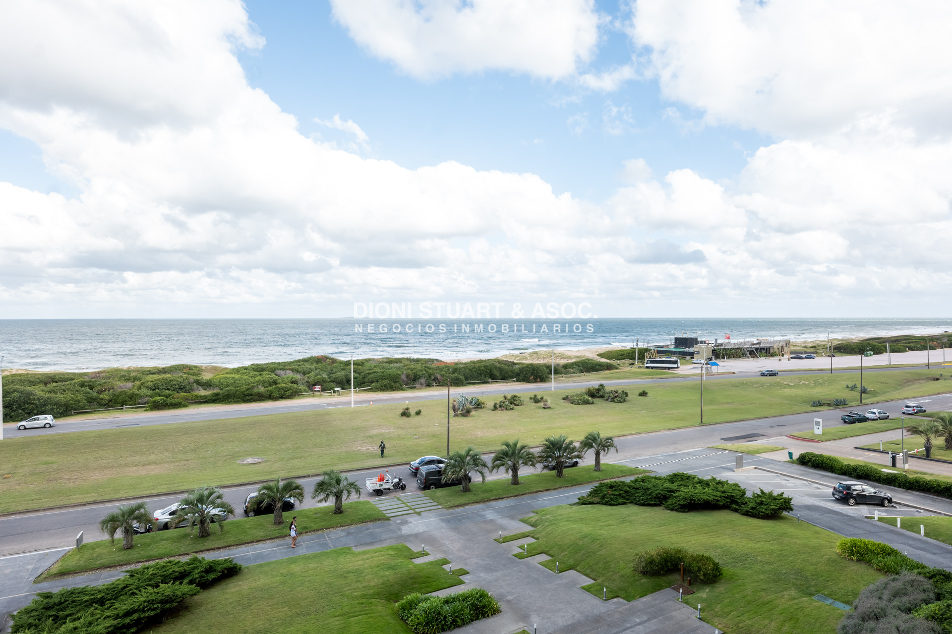 Apartamento ID.939 - TORRE LOBOS DEPARTAMENTO CENTRAL EN VENTA DE 3 DORMITORIOS EN SUITE + DEP. SERV. - PRIMERA LINEA PLAYA BRAVA