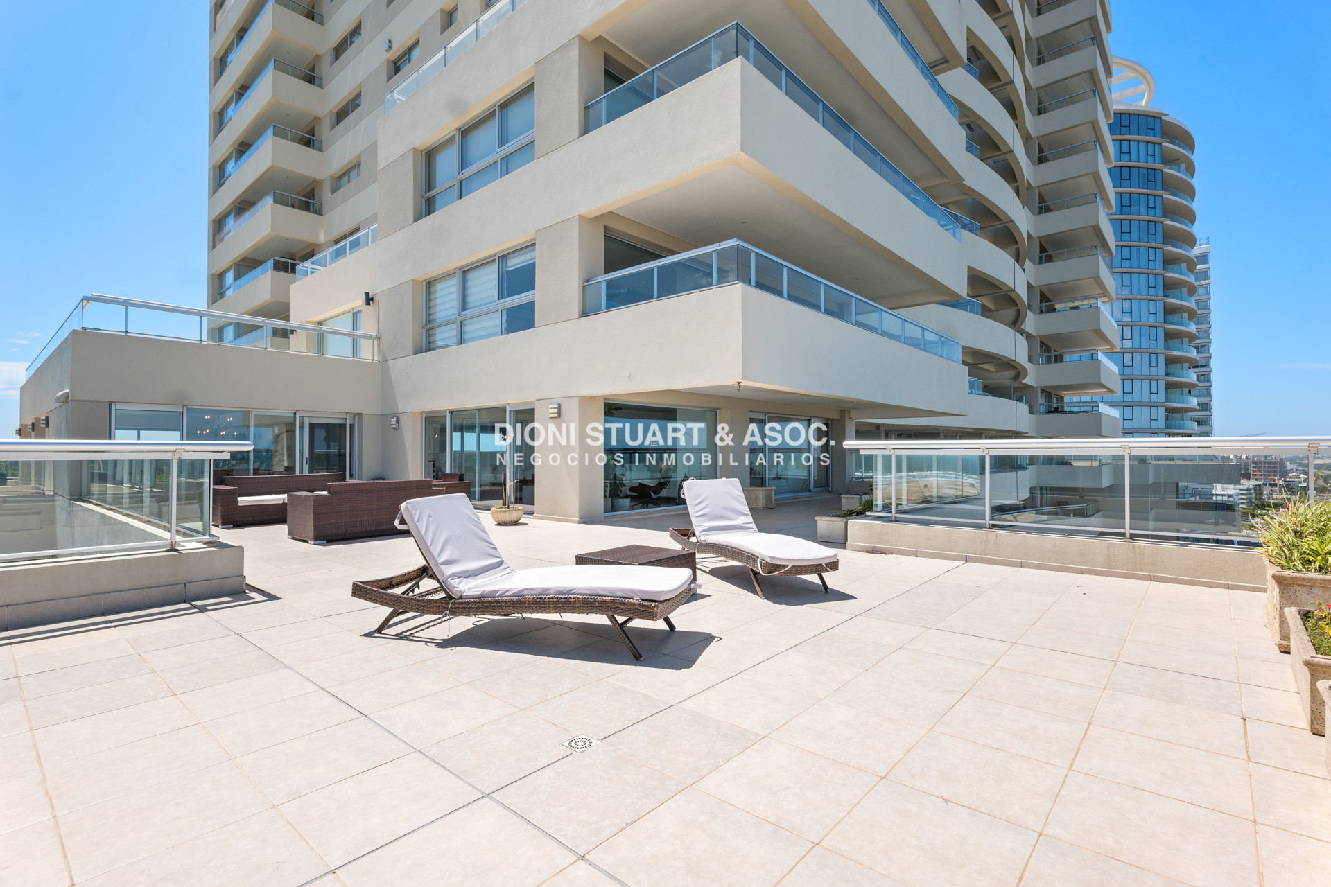 Apartamento ID.839 - Torre Lobos Esquinero - 3 Dorm en suite + Dep.