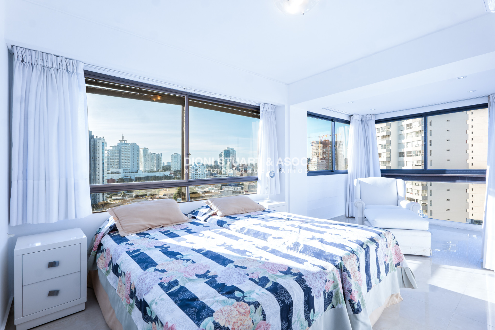 Apartamento ID.1054 - VENTA APARTAMENTO 4 DORMITORIOS RECICLADO - PLAYA BRAVA - PARQUEMAR CENTER 