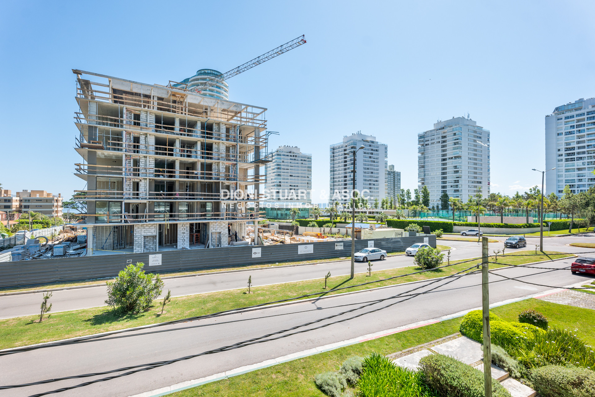 Apartamento ID.821 - APARTAMENTO EN VENTA EN PLAYA MANSA DE 2 DORMITORIOS CON PARRILLERO
