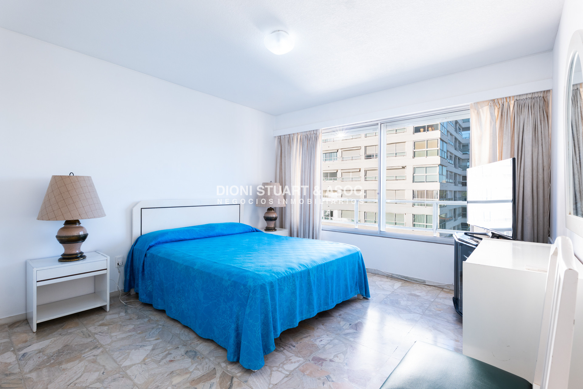 Apartamento ID.367 - SE VENDE DEPARTAMENTO PRIMERA LINEA MANSA - 2 DORM Y MEDIO - RECICLADO - TORRE WASHINGTON - COMPLEJO LINCOLN CENTER