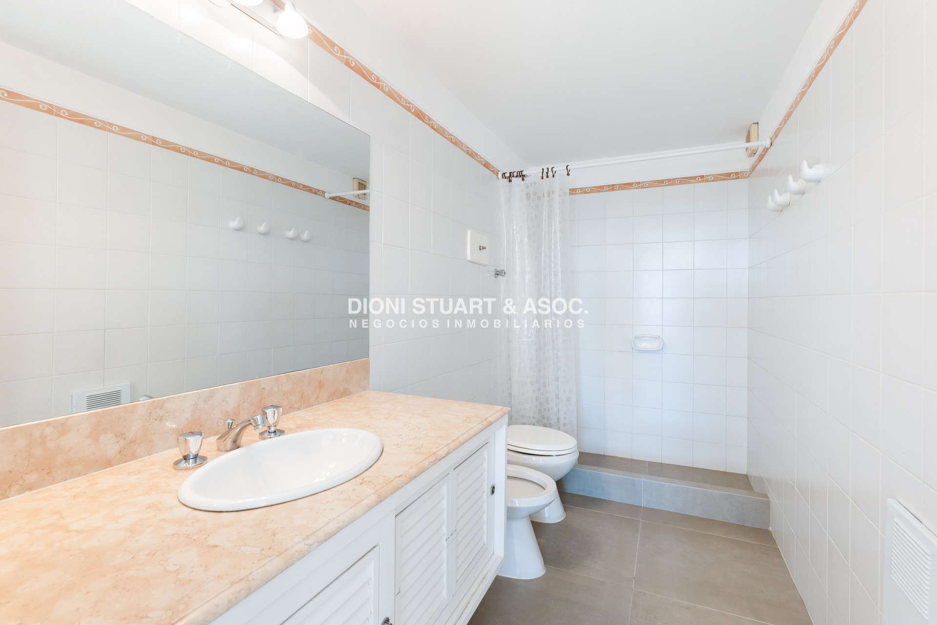 Apartamento ID.297 - APARTAMENTO EN ALQUILER DE 3 DORMITORIOS FRENTE AL MAR PLAYA MANSA TORRE WASHINGTON COMPLEJO LINCOLN CENTER