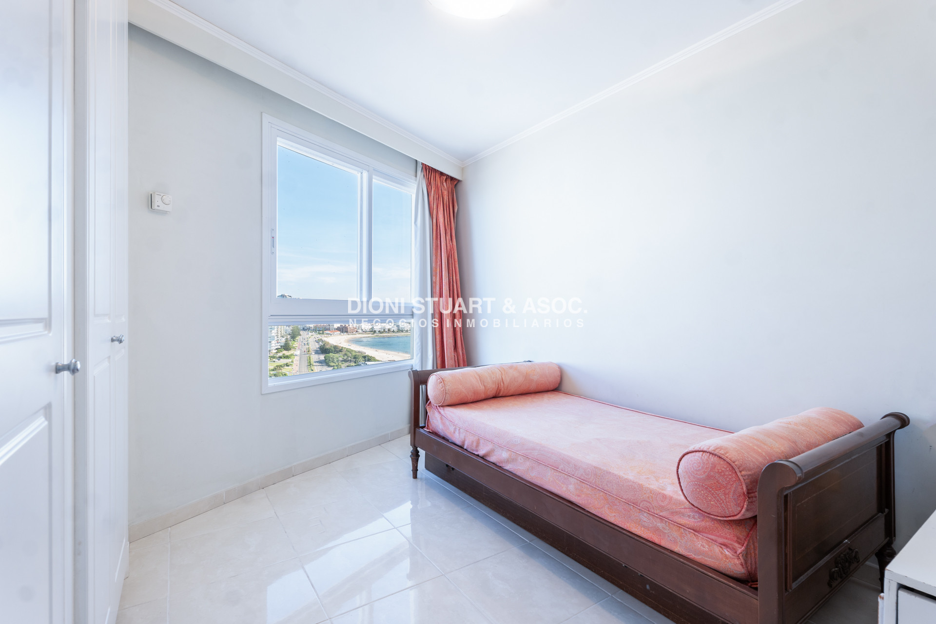 Apartamento ID.56 - VENTA APARTAMENTO MILLENIUM TOWER - 3 DORMITORIOS EN SUITE + DEPENDENCIA - ESQUINERO