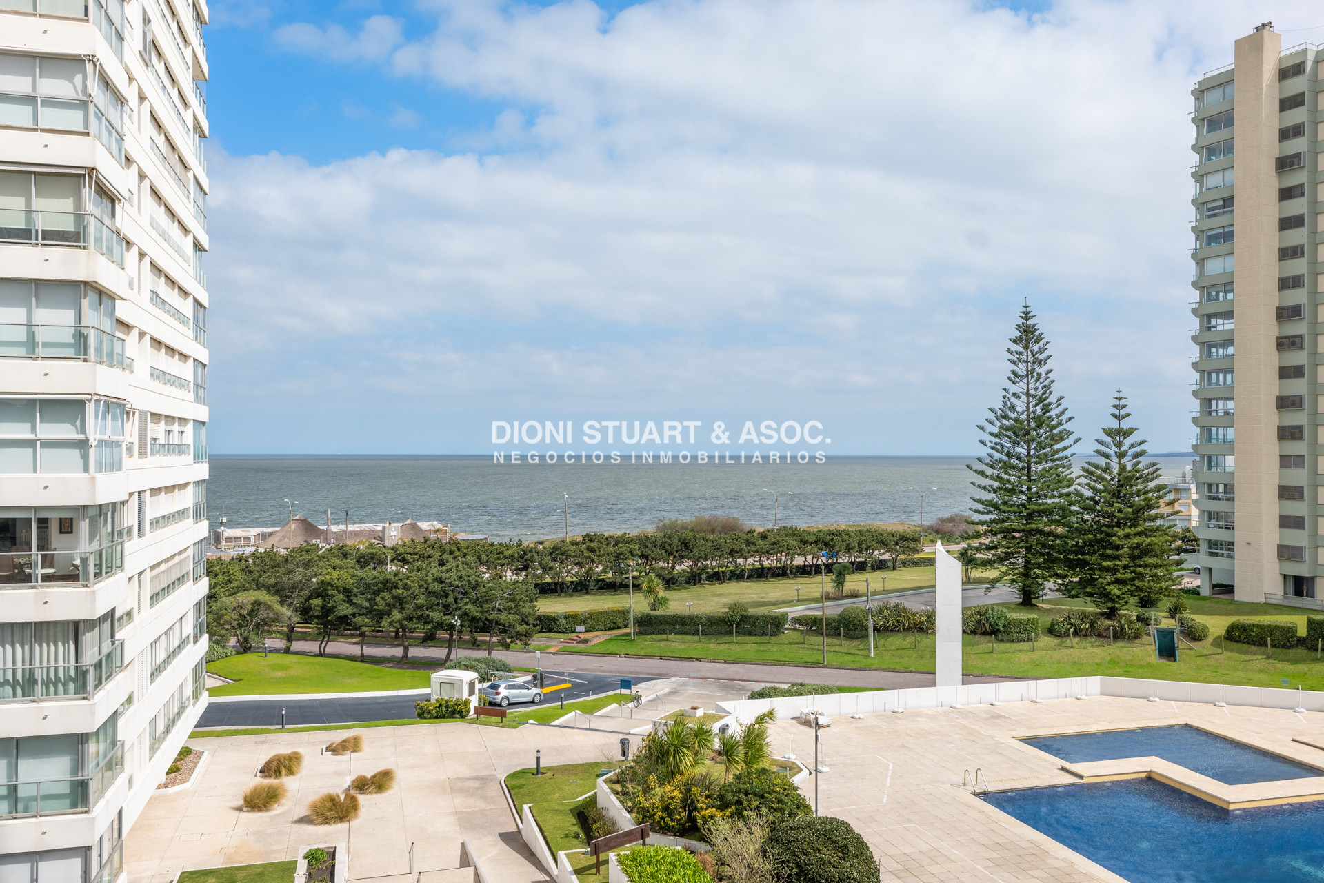 Apartamento ID.741 - DEPARTAMENTO EN PLAYA MANSA - 3 DORMITORIOS Y DEPENDENCIA - RECICLADO - TORRE JEFFERSON - COMPLEJO LINCOLN CENTER
