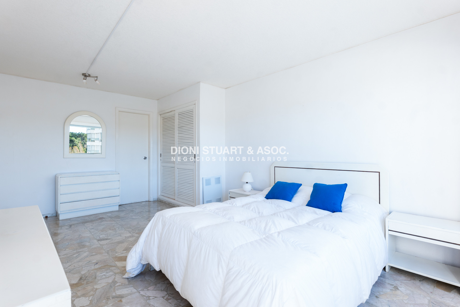 Apartamento ID.965 - APARTAMENTO EN VENTA FRENTE AL MAR PLAYA MANSA DE 2 DORMITORIOS Y MEDIO TODOS LOS AMENITIES - LINCOLN CENTER TORRE WASHINGTON