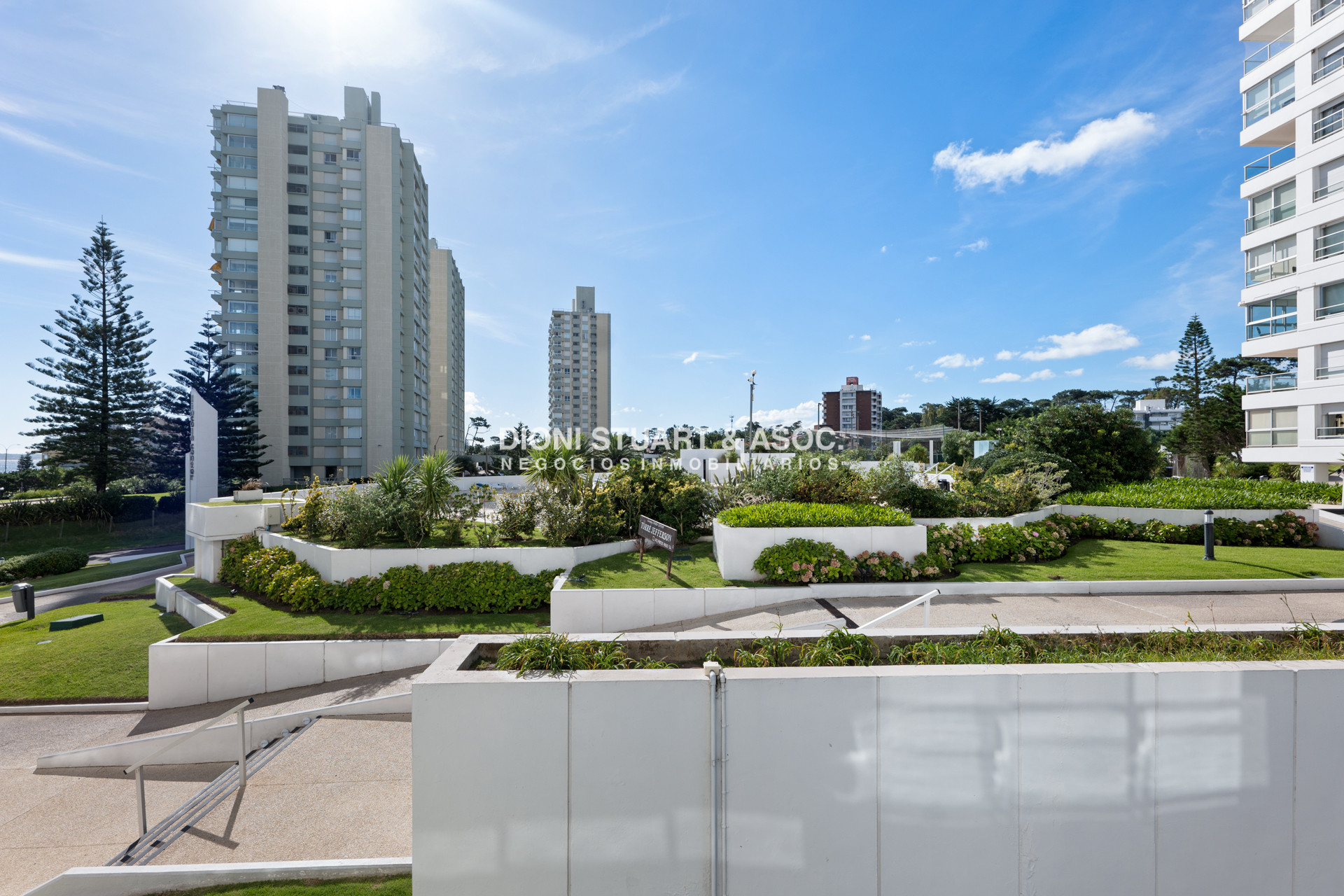 Apartamento ID.407 - Oportunidad - Apartamento en Venta - Primera Linea Mansa - 2 Dormitorios y Medio - Reciclado - Complejo Lincoln Center