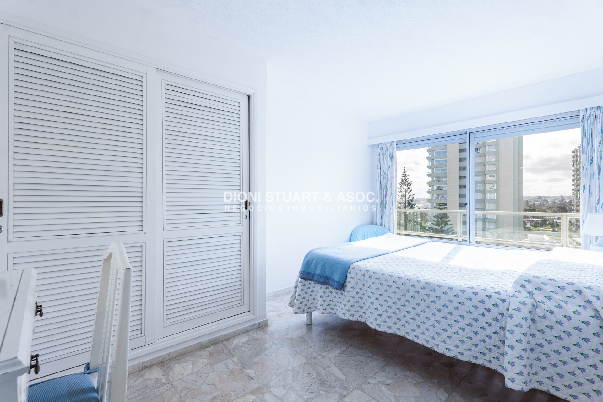 Apartamento ID.1059 - ALQUILER APARTAMENTO 3 DORMITORIOS FRENTE AL MAR PLAYA MANSA - COMPLEJO LINCOLN CENTER
