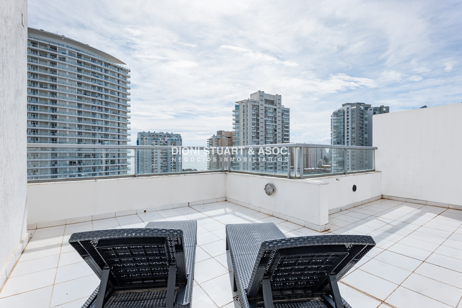 Apartamento ID.1149 - VENTA APARTAMENTO 3 DORMITORIOS CON BARBACOA PENT HOUSE DUPLEX PLAYA MANSA