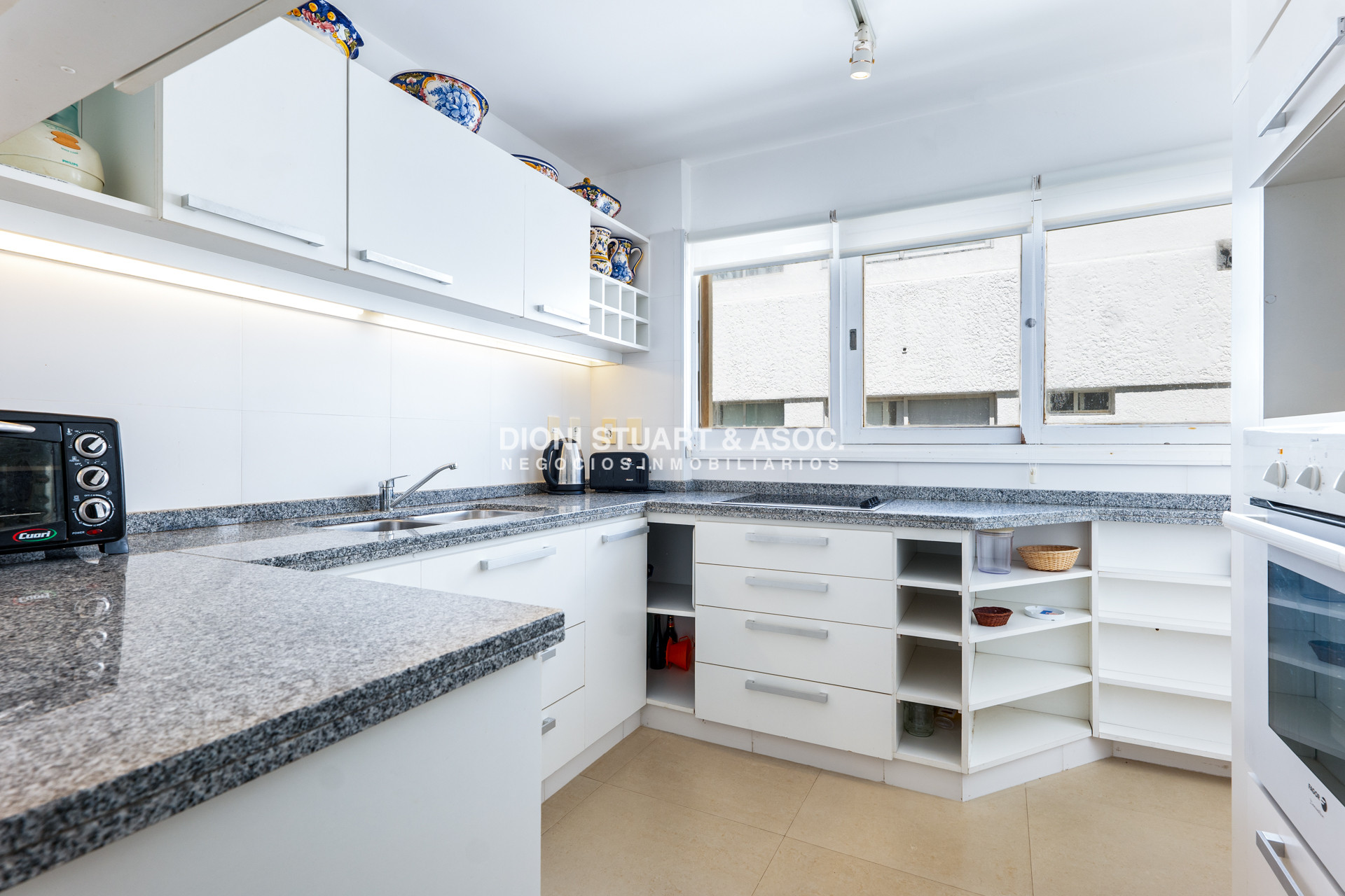 Apartamento ID.920 - DEPARTAMENTO EN VENTA FRENTE AL MAR - CON PARRILLERO - 3 DORMITORIOS - RECICLADO - PENINSULA - PUNTA DEL ESTE