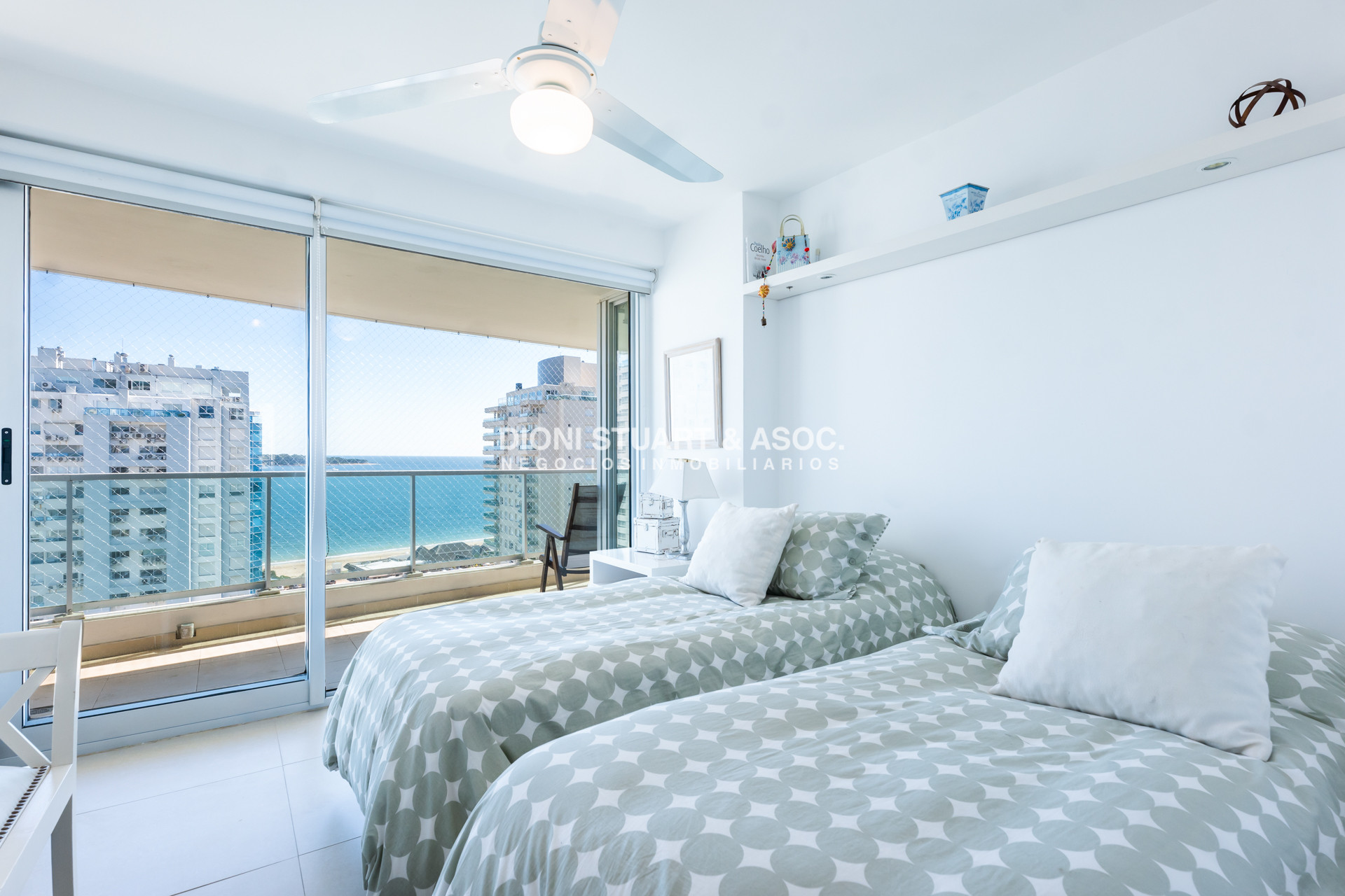 Apartamento ID.938 - GALA TOWER DEPARTAMENTO ESQUINERO 3 DORMITORIOS VISTA AL MAR - PLAYA MANSA - CON PARRILLERO