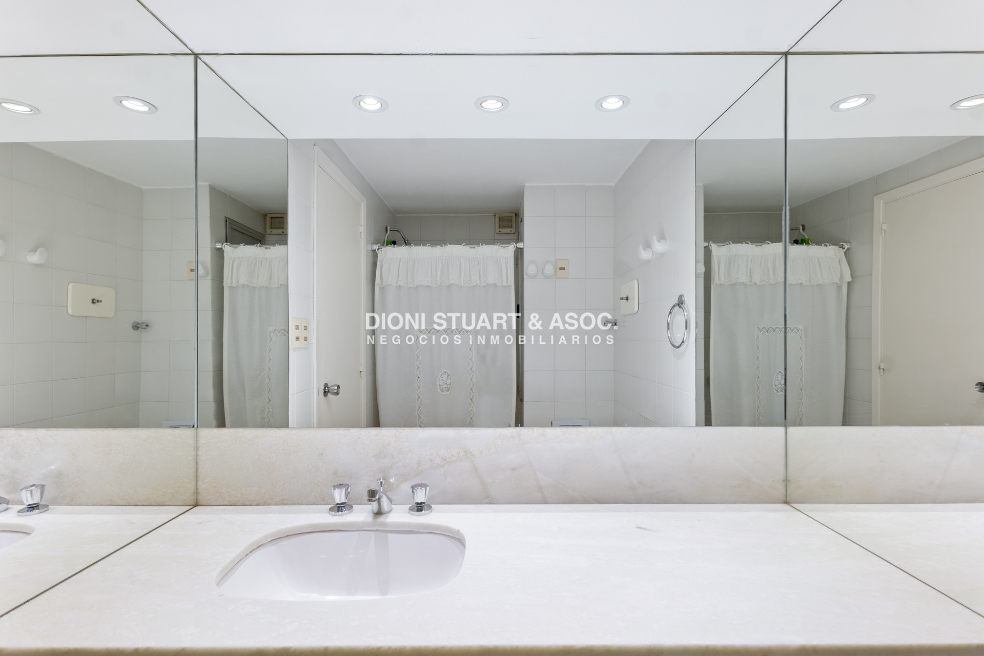 Apartamento ID.297 - APARTAMENTO EN ALQUILER DE 3 DORMITORIOS FRENTE AL MAR PLAYA MANSA TORRE WASHINGTON COMPLEJO LINCOLN CENTER