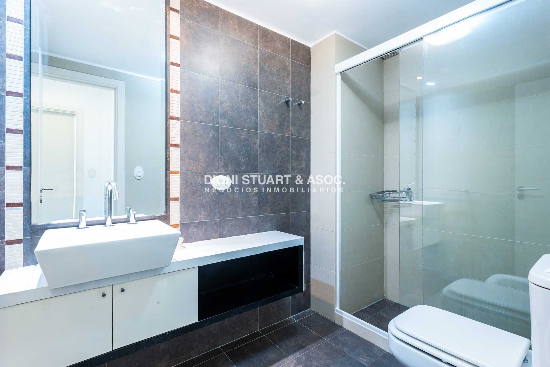 Apartamento ID.937 - GALA TOWER DEPARTAMENTO EN VENTA EN PLAYA MANSA 2 DORMITORIOS CON PARRILLERO INCREIBLE VISTA AL MAR