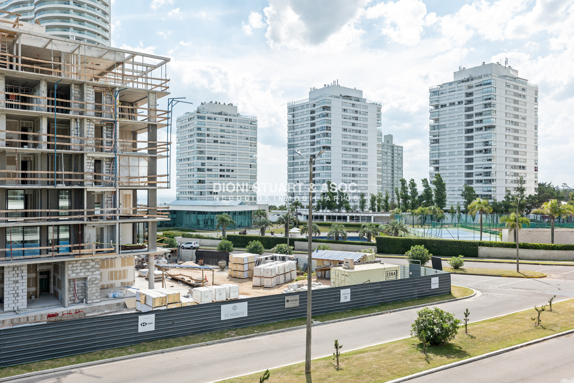 Apartamento ID.860 - APARTAMENTO EN VENTA EN PLAYA MANSA DE 2 DORMITORIOS CON PARRILLERO - EDIFICIO MONET