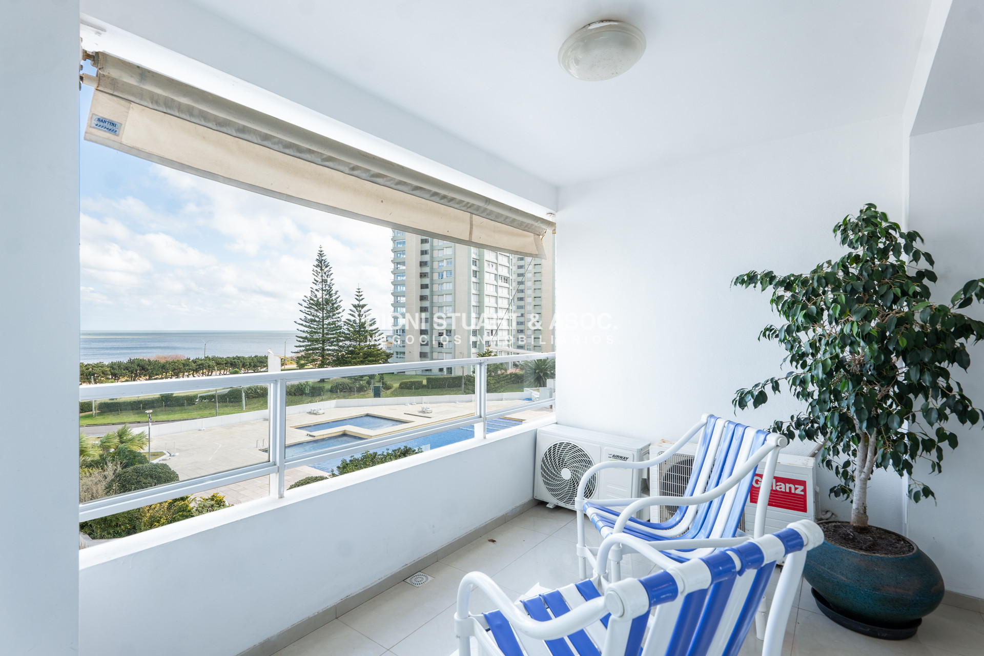 Apartamento ID.1058 - VENTA APARTAMENTO 1 DORMITORIO Y MEDIO - PLAYA MANSA - RECICLADO - COMPLEJO LINCOLN CENTER