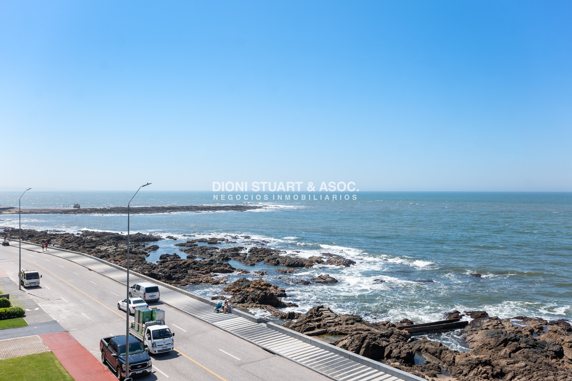 Apartamento ID.920 - DEPARTAMENTO EN VENTA FRENTE AL MAR - CON PARRILLERO - 3 DORMITORIOS - RECICLADO - PENINSULA - PUNTA DEL ESTE