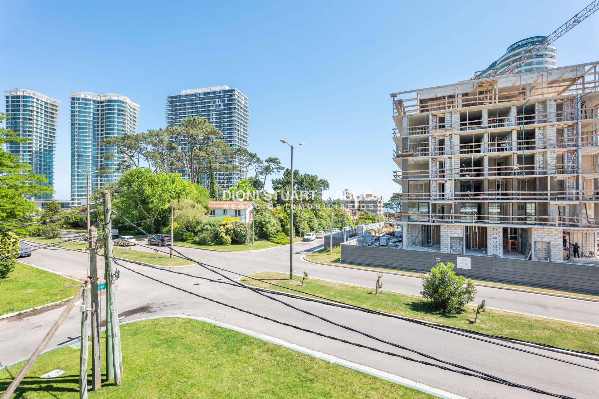 Apartamento ID.821 - APARTAMENTO EN VENTA EN PLAYA MANSA DE 2 DORMITORIOS CON PARRILLERO