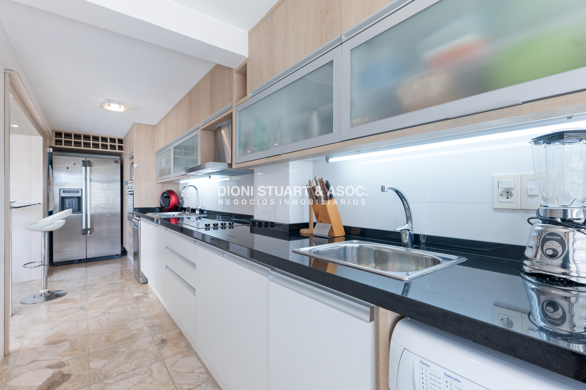 Apartamento ID.407 - Oportunidad - Apartamento en Venta - Primera Linea Mansa - 2 Dormitorios y Medio - Reciclado - Complejo Lincoln Center