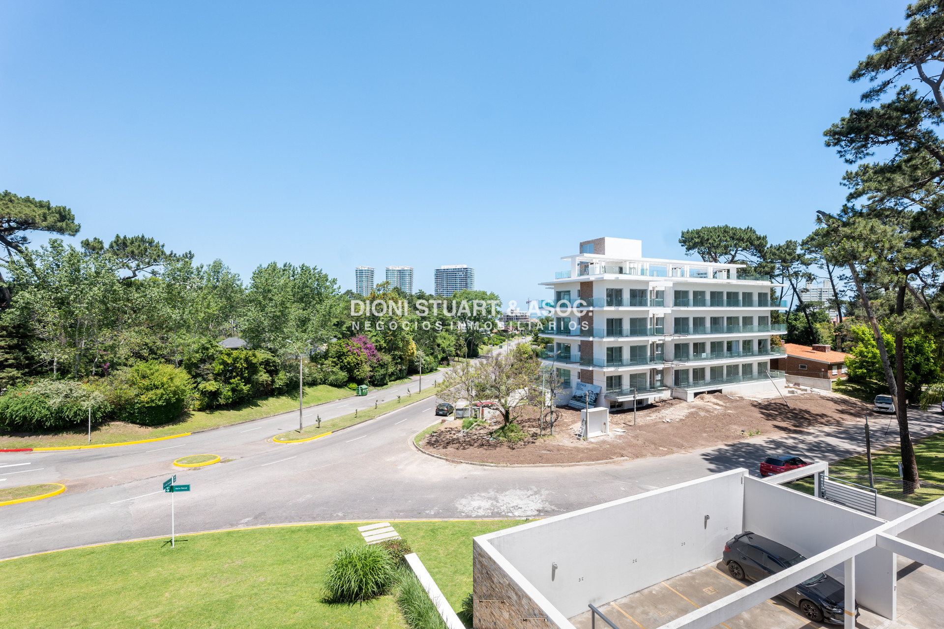 Apartamento ID.841 - Apartamento de 4 Dormitorios Con Parrillero - Emerald - Playa Mansa