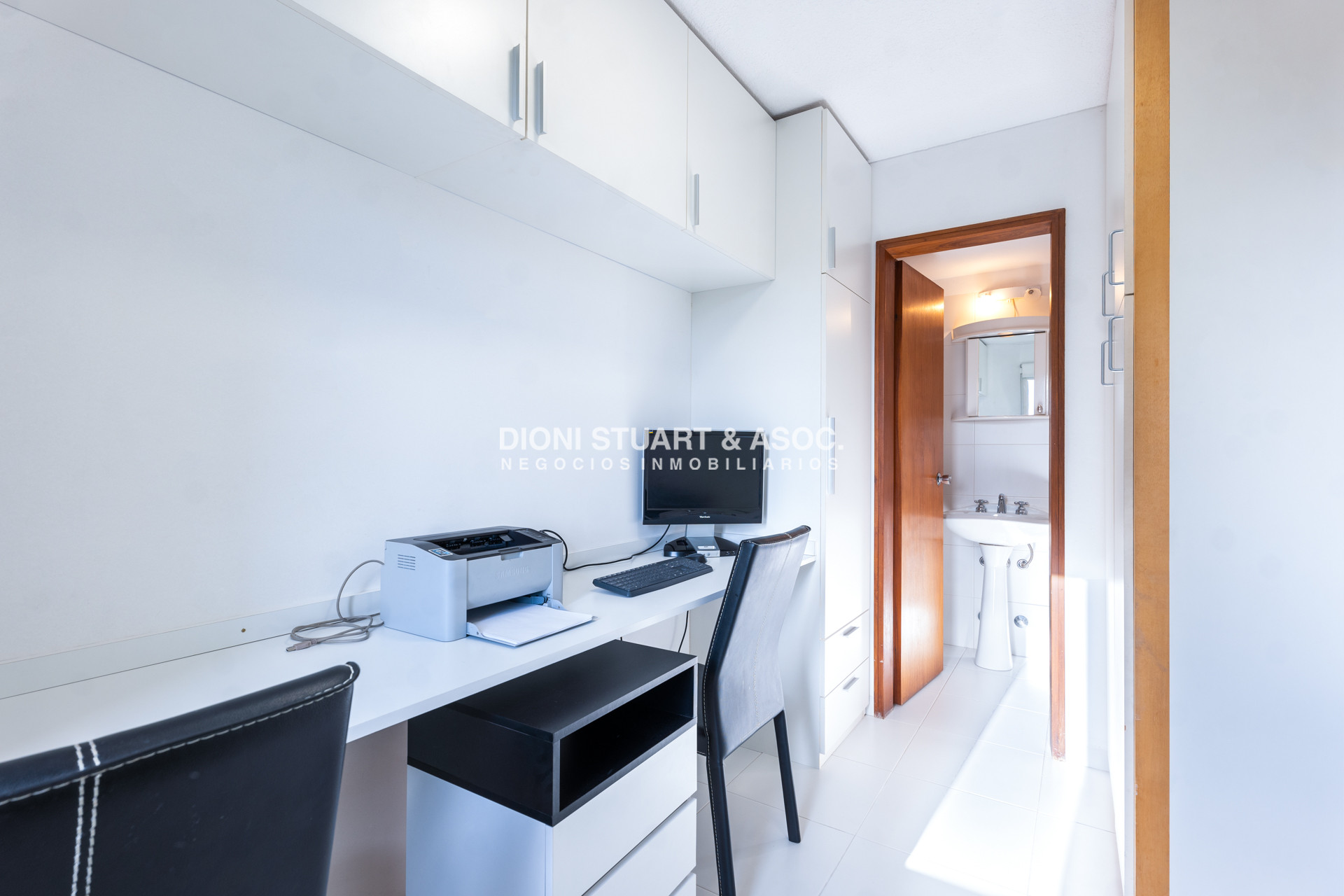 Apartamento ID.1005 - ROOSEVELT CENTER ESQUINERO RECICLADO - 3 DORMITORIOS Y DEP.