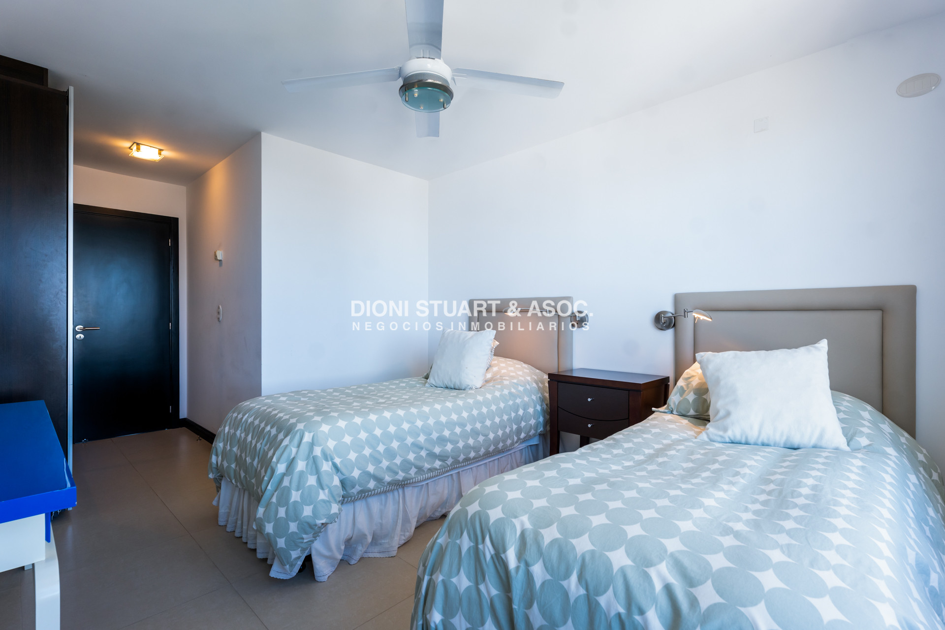 Apartamento ID.938 - GALA TOWER DEPARTAMENTO ESQUINERO 3 DORMITORIOS VISTA AL MAR - PLAYA MANSA - CON PARRILLERO