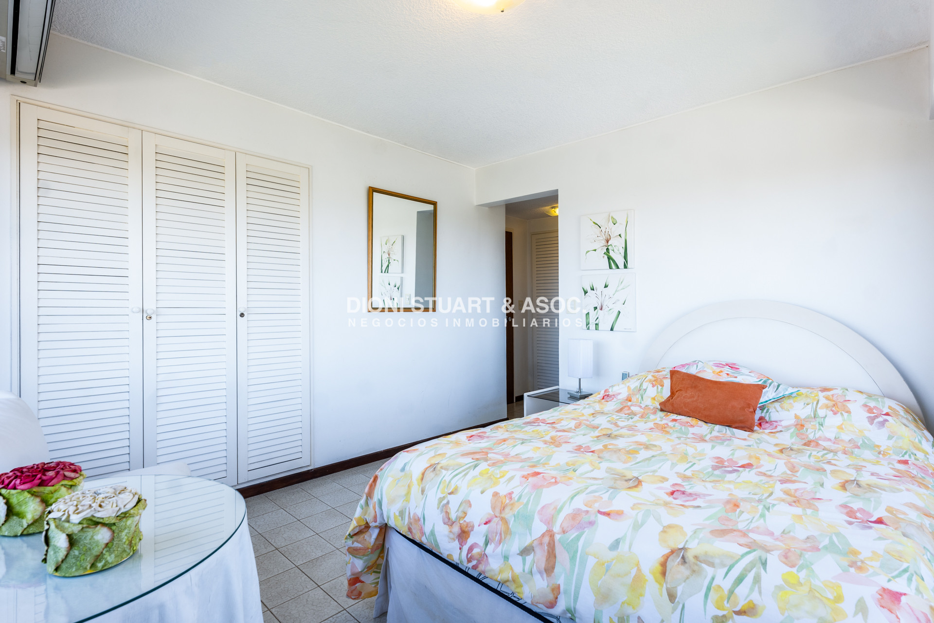 Apartamento ID.926 - DEPARTAMENTO CON VISTA AL MAR - 2 DORMITORIOS - PARQUEMAR ROOSEVELT - RECICLADO