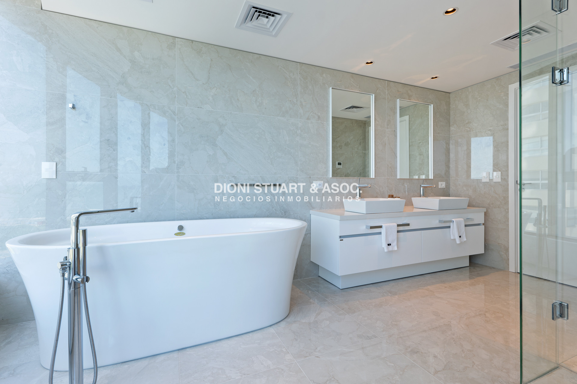 Apartamento ID.629 - DEPARTAMENTO EN TRUMP TOWER ESQUINERO - 3 DORMITORIOS EN SUITE