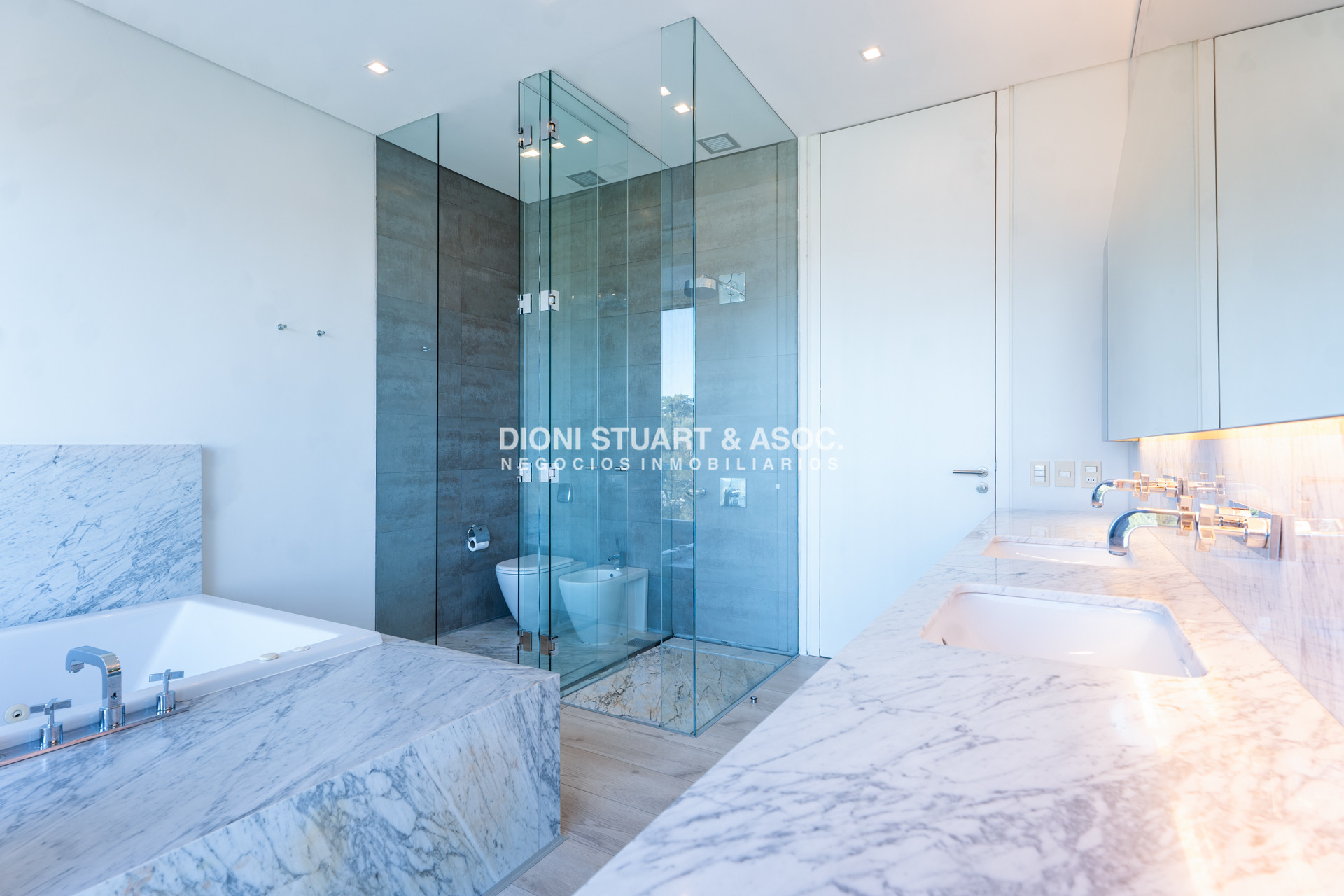 Apartamento ID.1073 - VENTA APARTAMENTO - EDIFICIO ACQUA - 4 SUITES + DEPENDENCIA