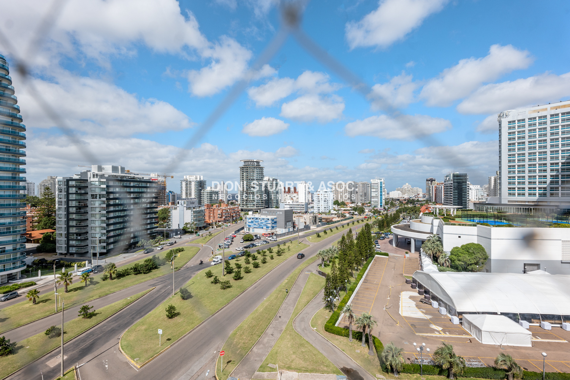 Apartamento ID.940 - DEPARTAMENTO EN VENTA CON PARRILLERO 3 DORMITORIOS RECICLADO - EDIFICIO CAP BRETON - PLAYA MANSA