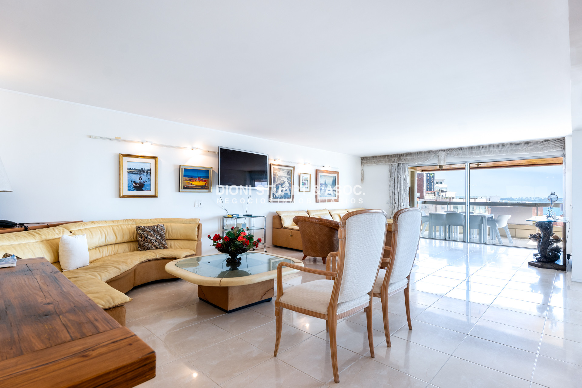 Apartamento ID.921 - DEPARTAMENTO EN ALQUILER ANUAL O DE TEMPORADA - 4 DORMITORIOS Y DEPENDENCIA - CON PARRILLERO - EDIFICIO EL TORREON - PLAYA MANSA