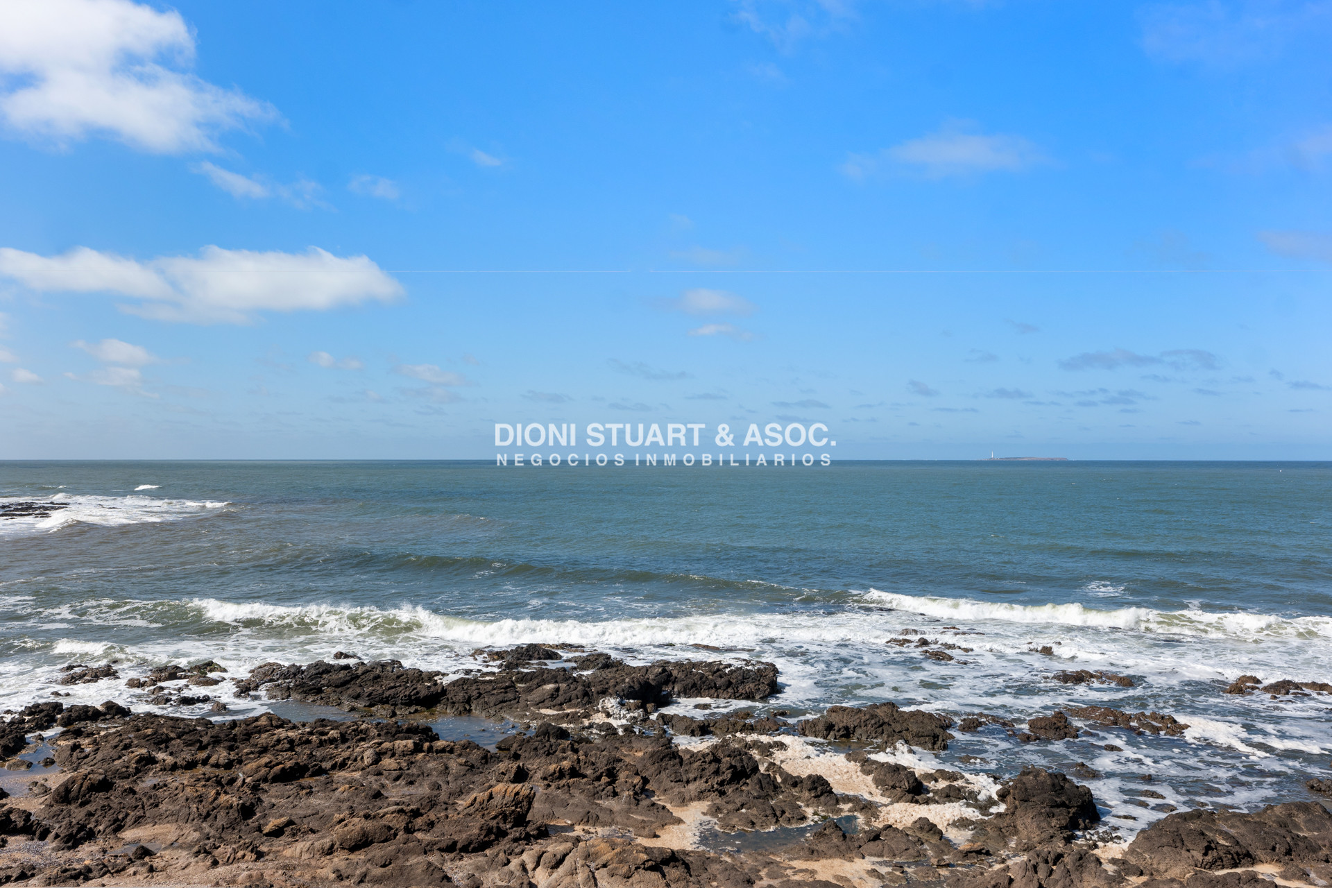 Apartamento ID.748 - Edificio Carmel - Apartamento de 3 Dorm y Dependencia - Punta del Este