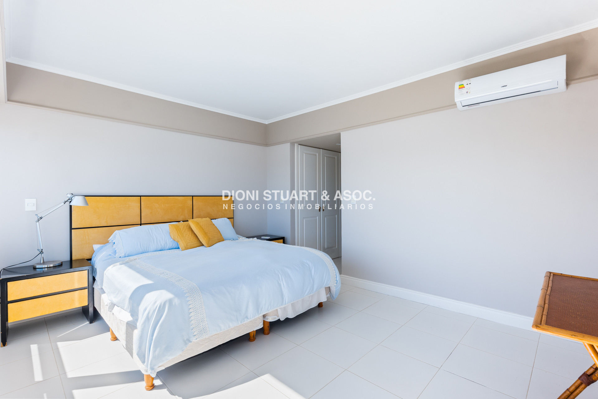 Apartamento ID.757 - PENT HOUSE EN VENTA PRIMERA LINEA BRAVA - EDIF. AGUAS AZULES - 5 DORM EN SUITE