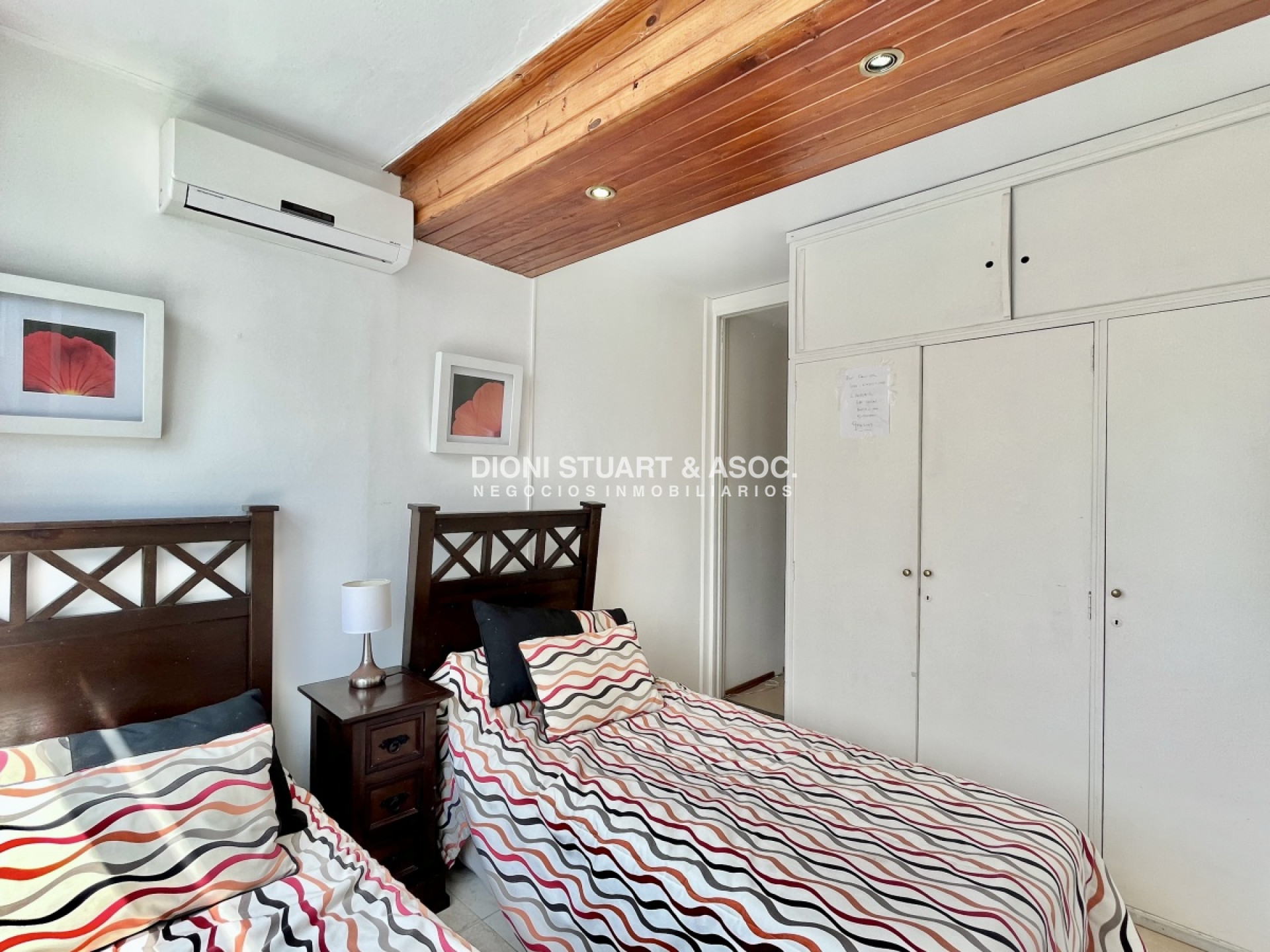 Apartamento ID.409 - En Venta 2 Dormitorios En Punta del Este - Frente a Plaza Los Artesanos - Oportunidad