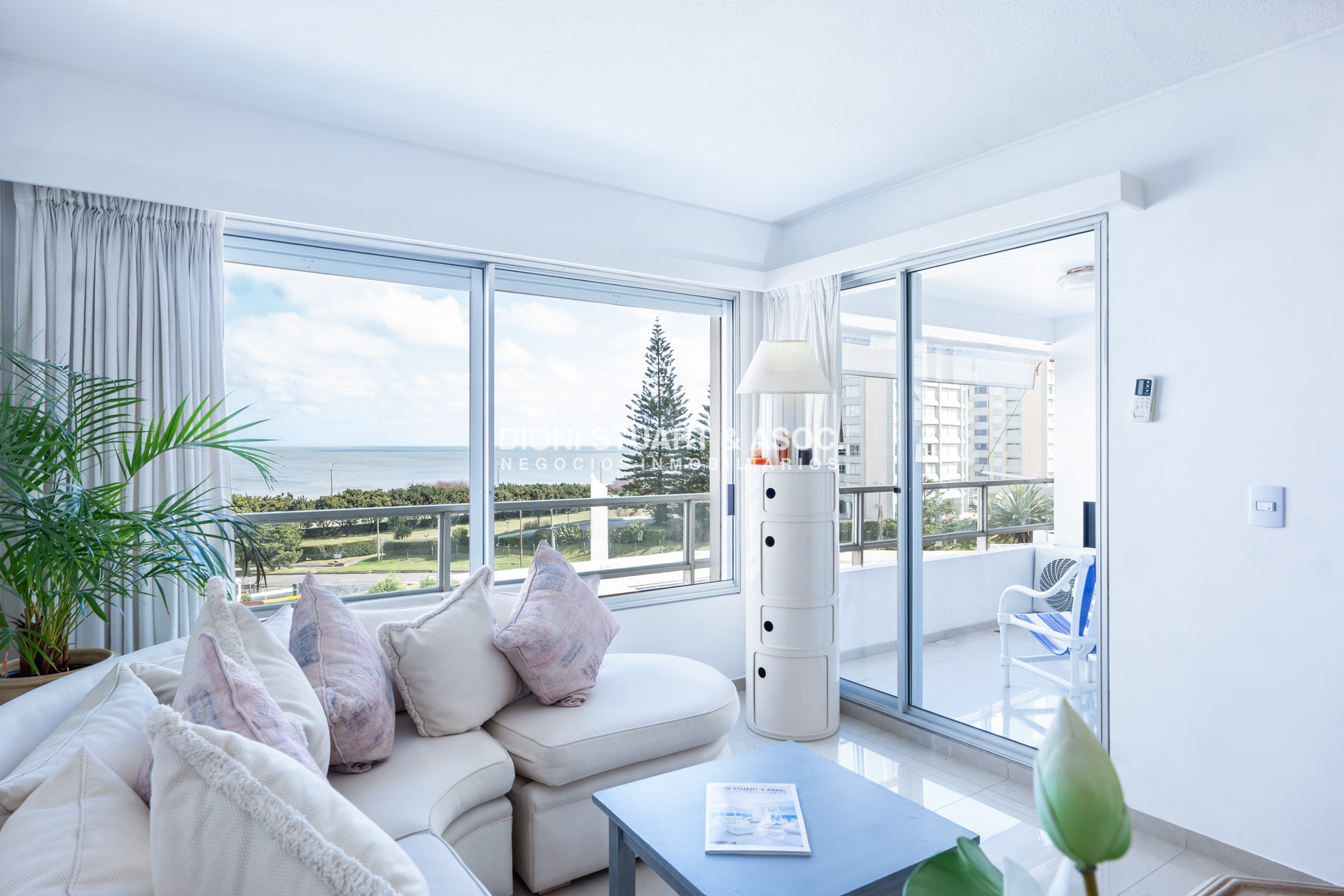 Apartamento ID.1058 - VENTA APARTAMENTO 1 DORMITORIO Y MEDIO - PLAYA MANSA - RECICLADO - COMPLEJO LINCOLN CENTER
