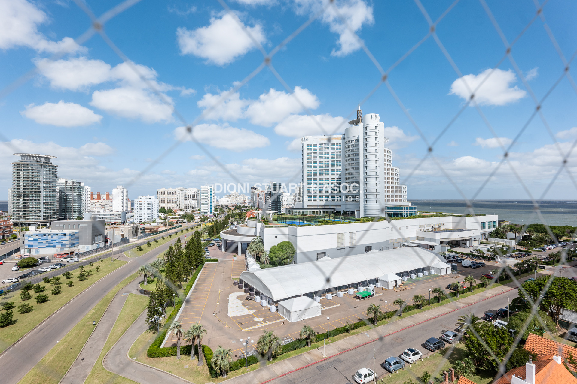Apartamento ID.940 - DEPARTAMENTO EN VENTA CON PARRILLERO 3 DORMITORIOS RECICLADO - EDIFICIO CAP BRETON - PLAYA MANSA